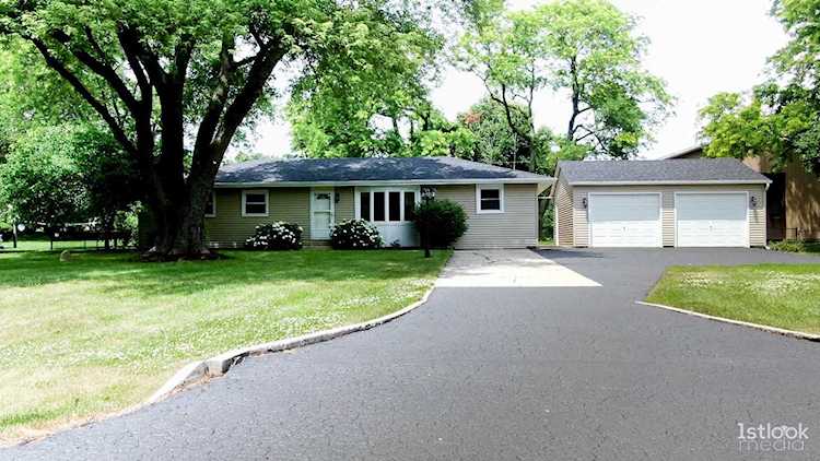 39 E Pleasantview Dr Oswego, IL 60543