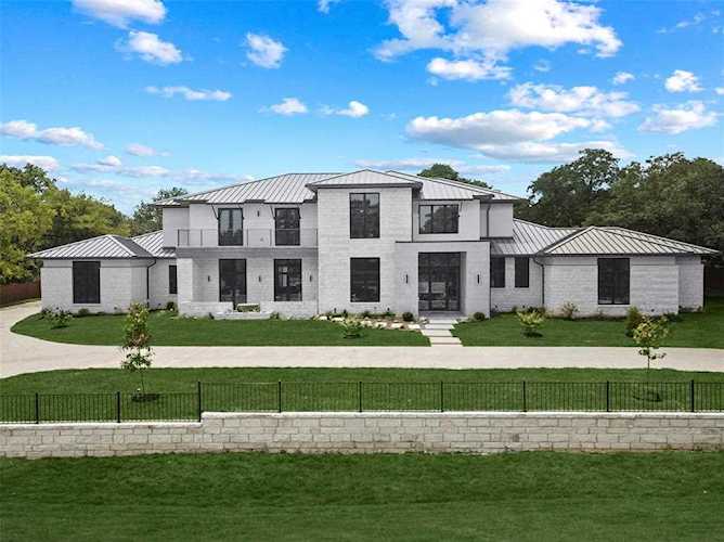 1911 E Dove Road Southlake, TX 76092