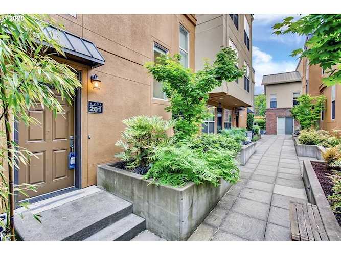 6231 NE Carillion Dr #201 Hillsboro, OR 97124