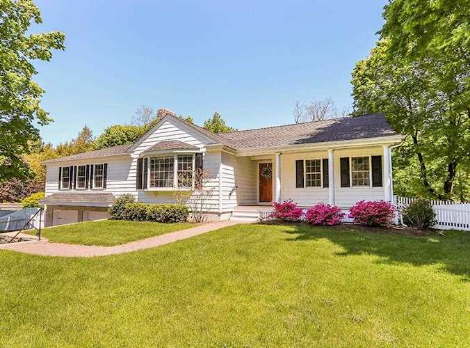 140 Peach St Walpole, MA 02081