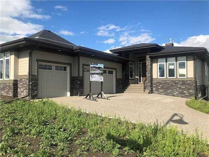 33 Willow Springs Crescent Heritage Pointe, AB T1S 4K6