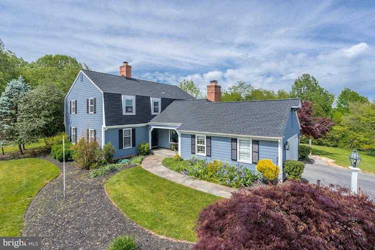 10106 Windy Knoll Ln Vienna, VA 22182