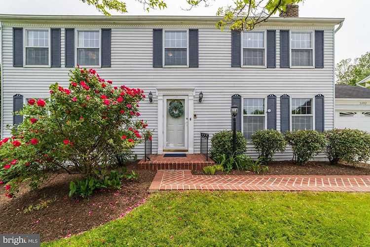 3292 Blue Heron Dr Falls Church, VA 22042