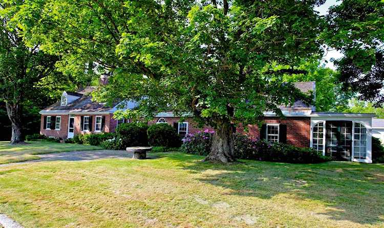 170 Morgan Hill Rd New London, NH 03257