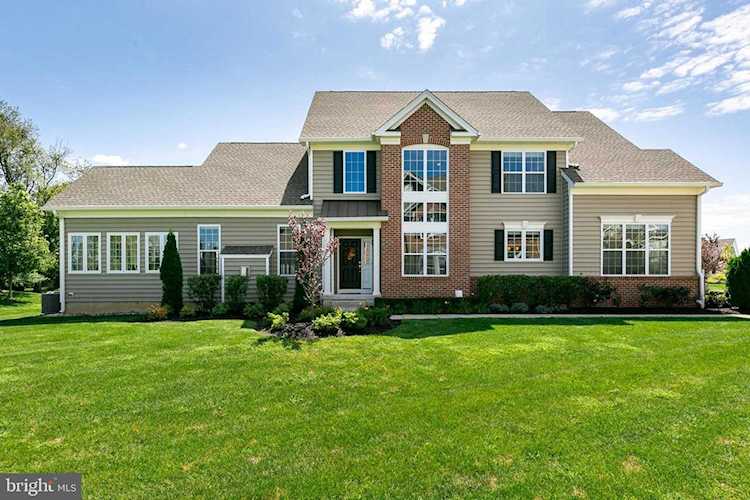 202 Eagle Ct Moorestown, NJ 08057