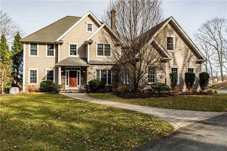 49 Robin Vale Dr Glocester, RI 02857