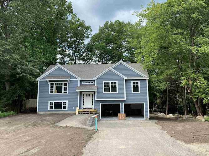 16 Hyancinth Dr Nashua, NH 03062