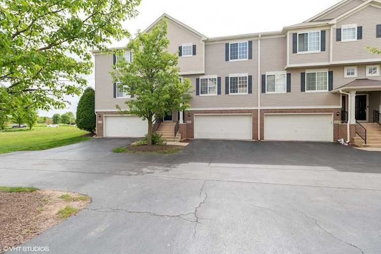 1884 Fredericksburg Ln Aurora, IL 60503