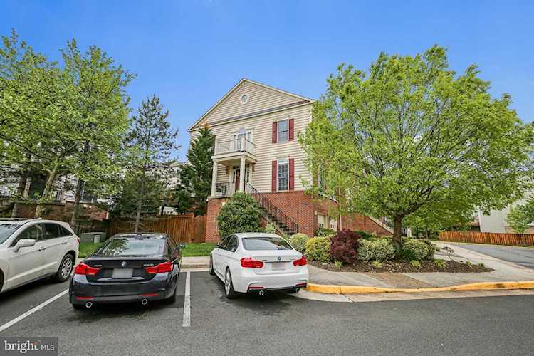 4501 Fair Valley Dr Fairfax, VA 22033