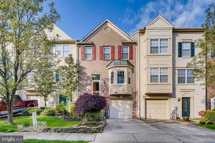2505 Smoketree Ln Crofton, MD 21114
