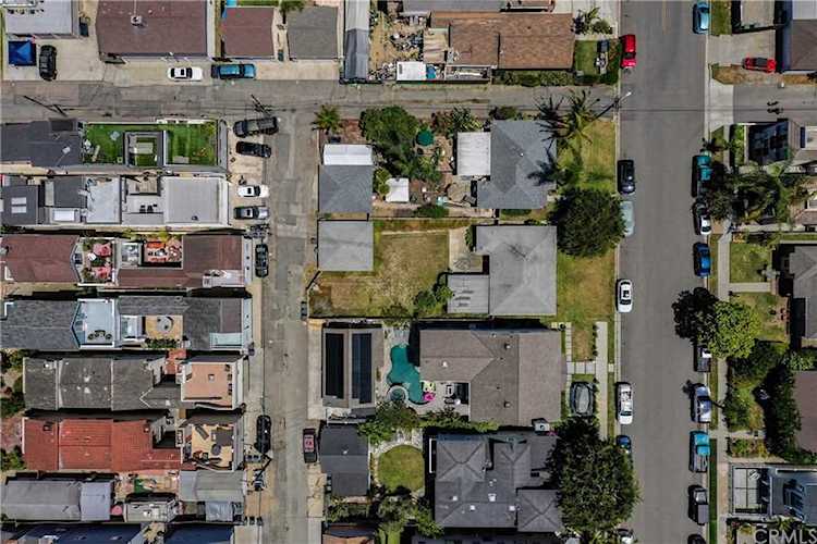 215 Lincoln Avenue Huntington Beach, CA 92648