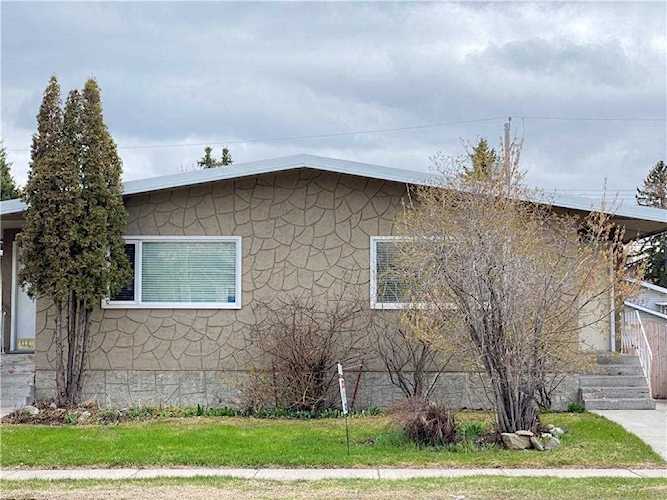 2039 50 Avenue SW Calgary, AB T2T 2W4
