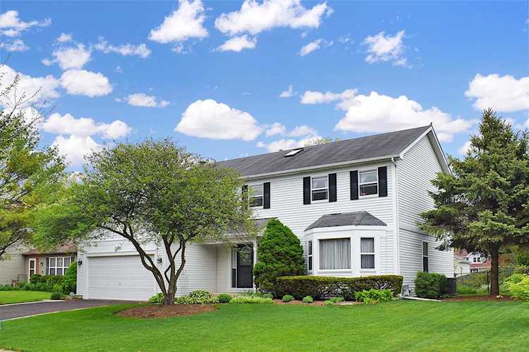 2013 Clematis Dr Algonquin, IL 60102