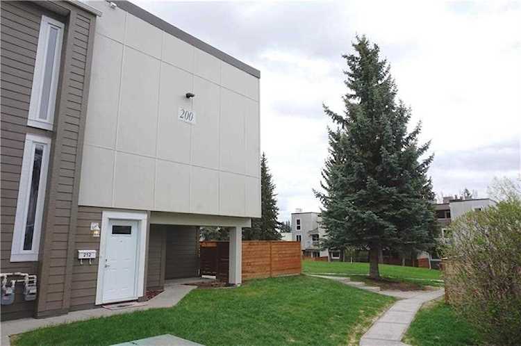13104 Elbow Dr SW #212 Calgary, AB T2V 0E5