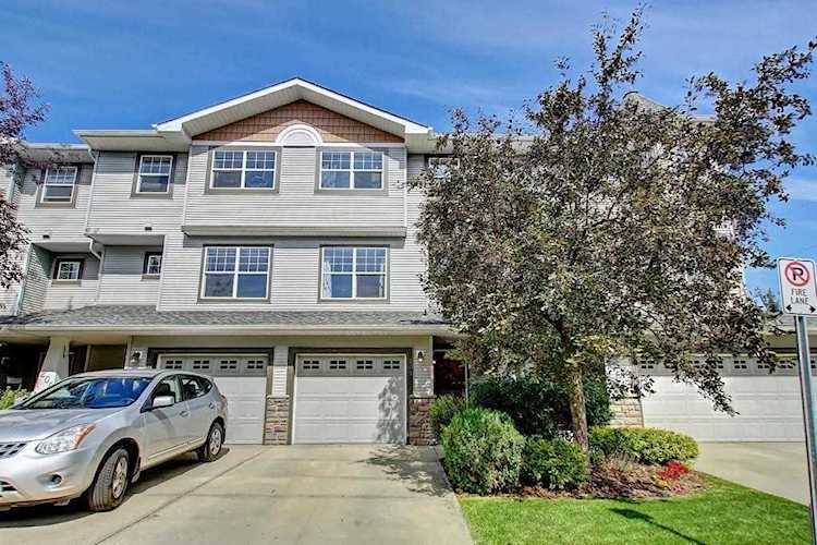 202 Inglewood Grove SE Calgary, AB T2G 5R4