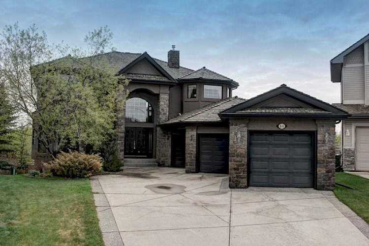 44 Valley Ponds Place NW Calgary, AB T3B 5T5
