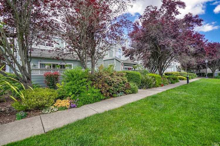 571 E Jasmine Circle Santa Rosa, CA 95407