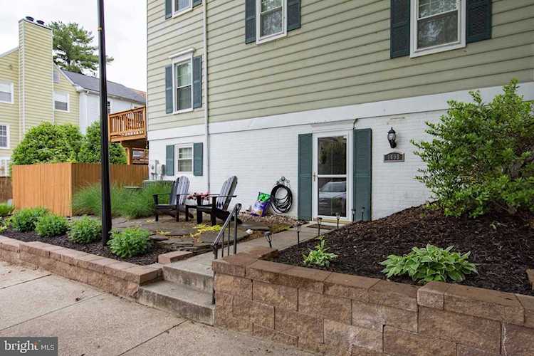 1498 Lowell Ct Crofton, MD 21114