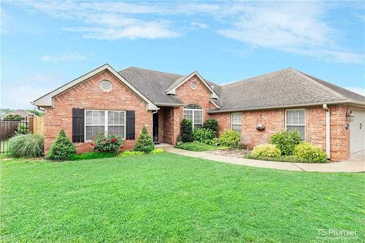 807 Herron St Prairie Grove, AR 72753