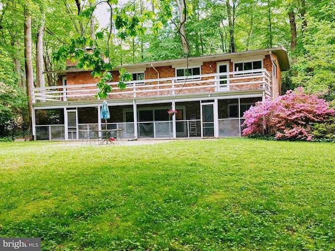 6516 Lakeview Dr Falls Church, VA 22041
