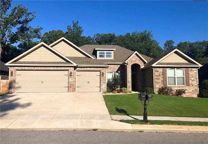 1109 Hickory St Cave Springs, AR 72718