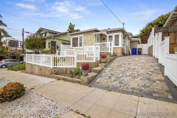 2036 Lincoln North Park, CA 92104