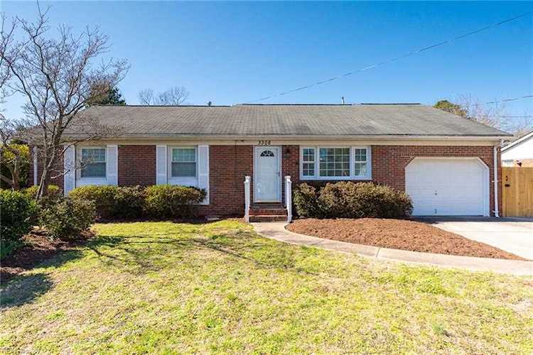 home for sale in Kings Grant Virginia Beach VA 23452 - MLS 10321641 Photo 1