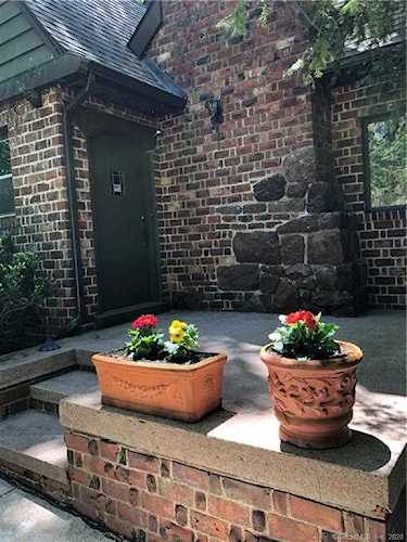 53 Howard Street New Haven, CT 06513