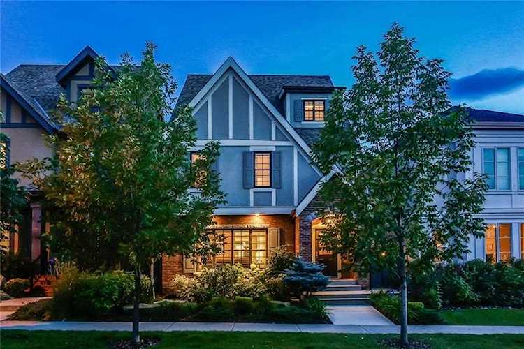 92 Beny-Sur-Mer Road SW Calgary, AB T3E 7A2