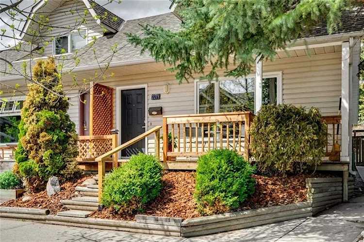 2214 7 Avenue NW Calgary, AB T2N 0Z6