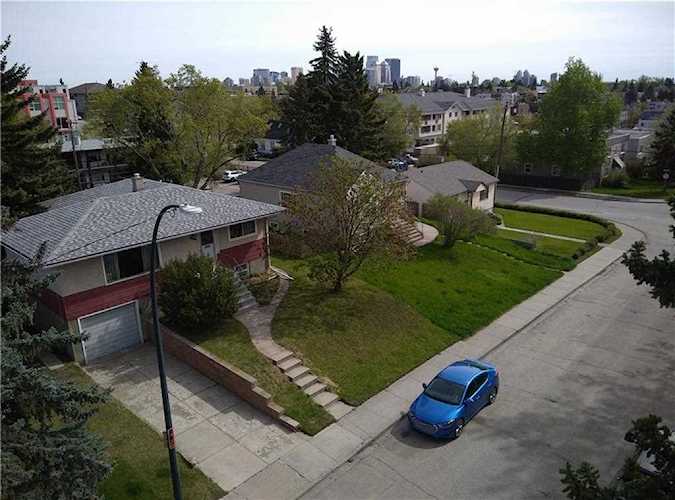 1810 28 Avenue SW Calgary, AB T2T 1J8