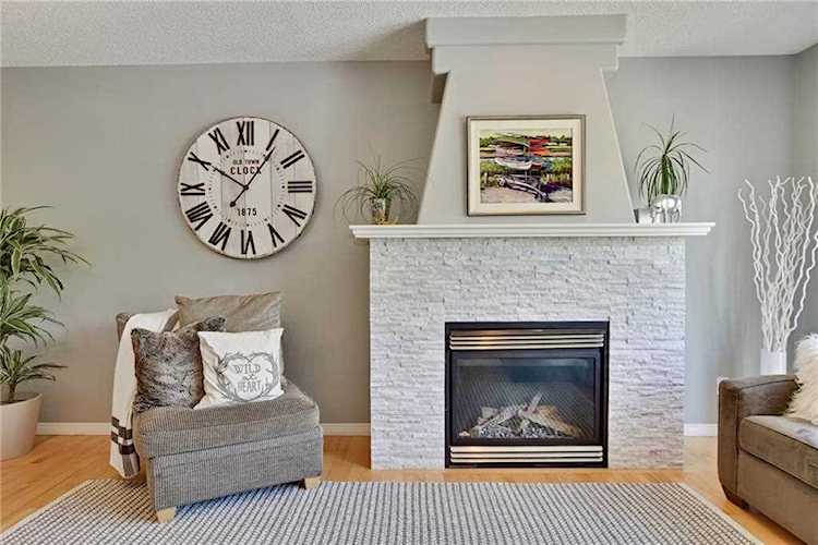 49 38A Avenue SW Calgary, AB T2S 3E4