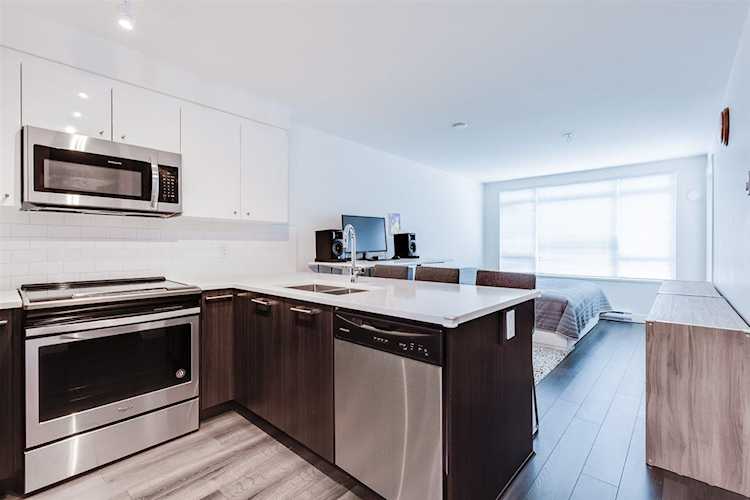 2525 Clarke Street #304 Port Moody, BC V3H 0J3