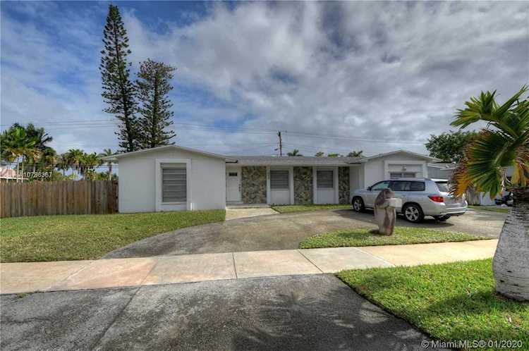 21025 NE 19th Ct Miami, FL 33179