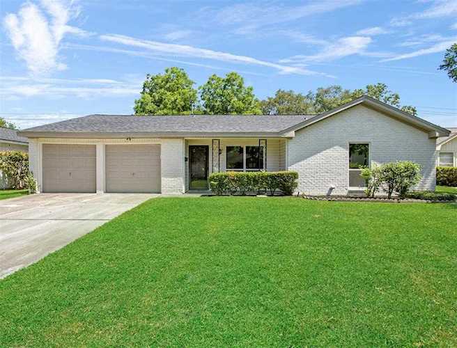 9322 Meadowglen Ln Houston, TX 77063