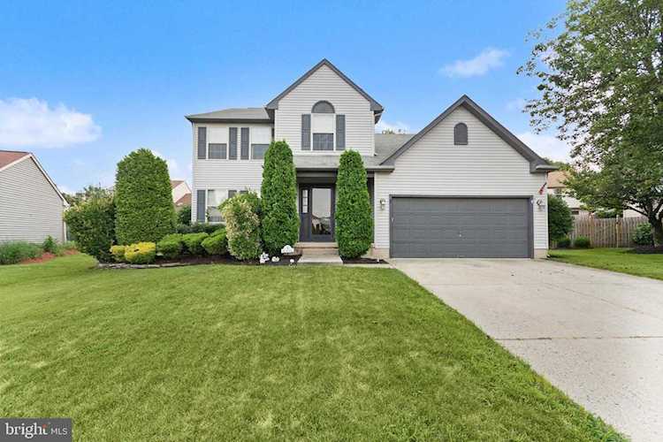 5 Teaberry Ln Delran, NJ 08075