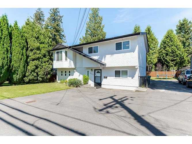 7526 140 Street Surrey, BC V3W 5J9