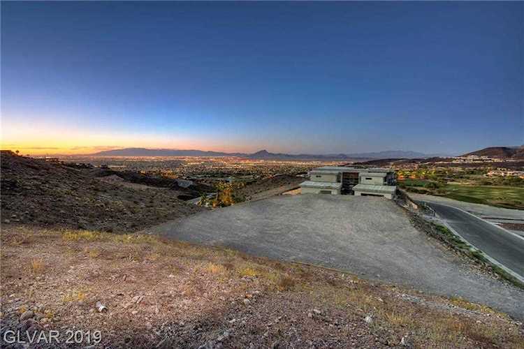 633 Dragon Peak Dr Henderson, NV 89012