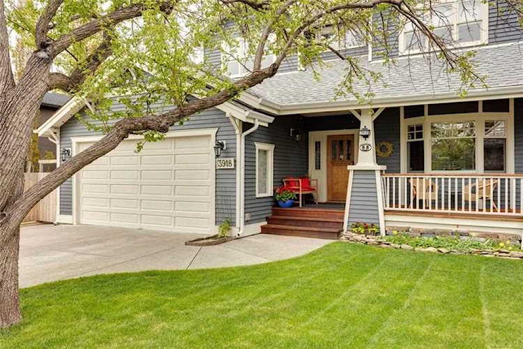 3918 Edison Crescent SW Calgary, AB T2S 0W9
