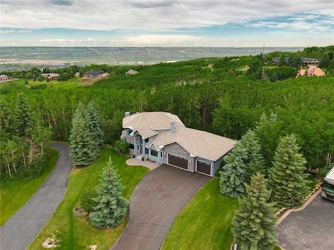 27 Artist View Point(e) Rural Rocky View County, AB T3E 6W3