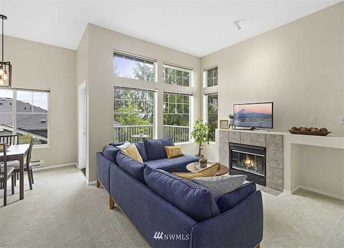 6043 ISAAC Ave SE #E Auburn, WA 98092