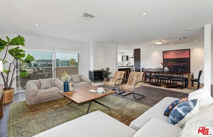 531 N Rossmore Avenue #B Los Angeles, CA 90004
