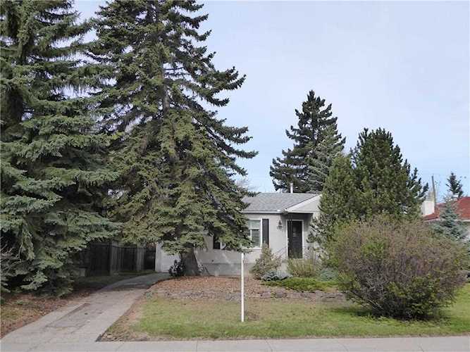 2517 20 Street SW Calgary, AB T2T 4Z4