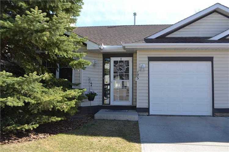 125 Somervale Point(e) SW Calgary, AB T2Y 3K4