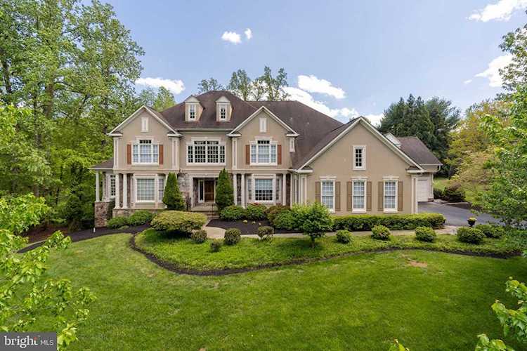 3242 Foxvale Dr Oakton, VA 22124