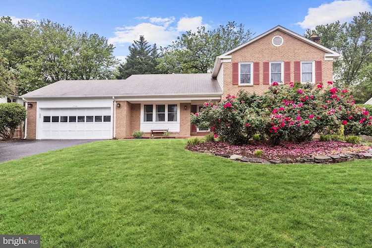 1728 Larkmeade Dr Vienna, VA 22182