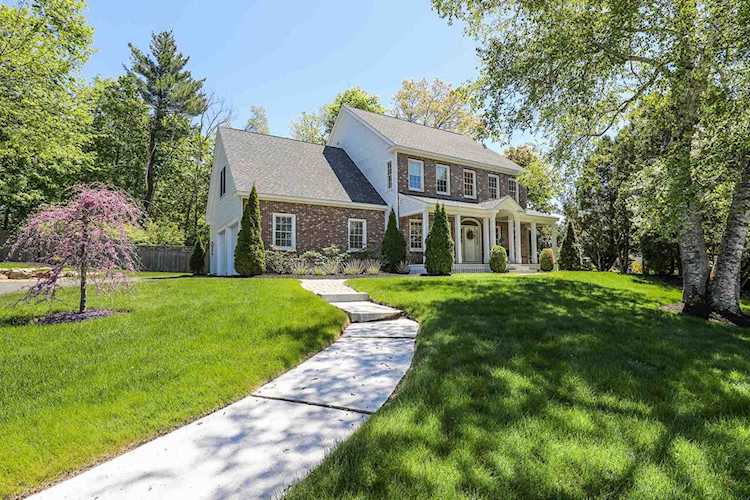 607 Ray St Manchester, NH 03104