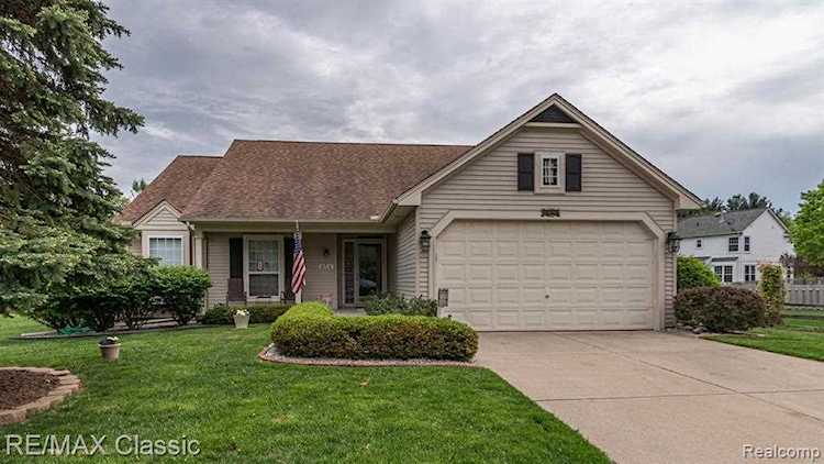 854 Westbrooke Dr Dr South Lyon, MI 48178