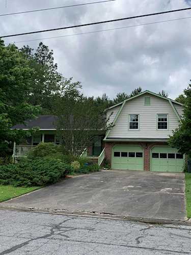 2702 Hodges Road Kinston, NC 28504