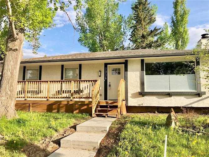 2936 Oakwood Drive SW Calgary, AB T2V 3Y3